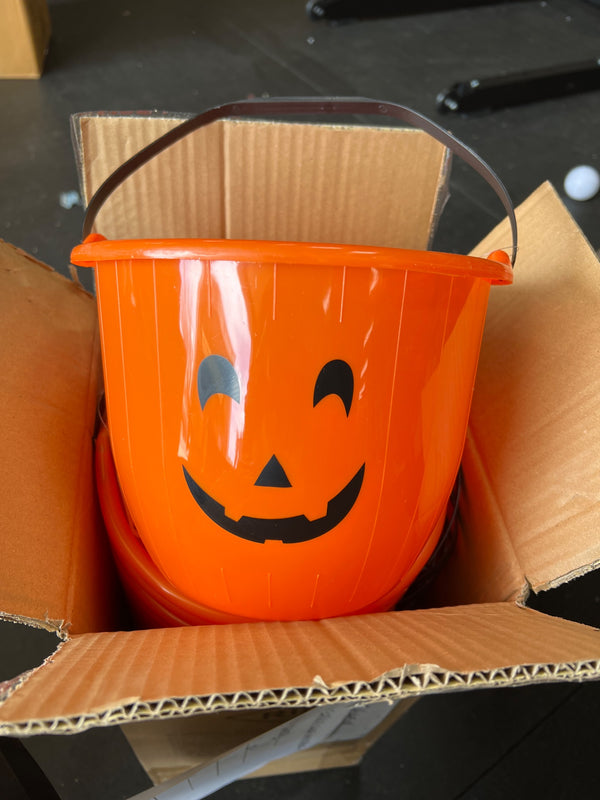 PUMPKIN PAIL WITH HANDLE