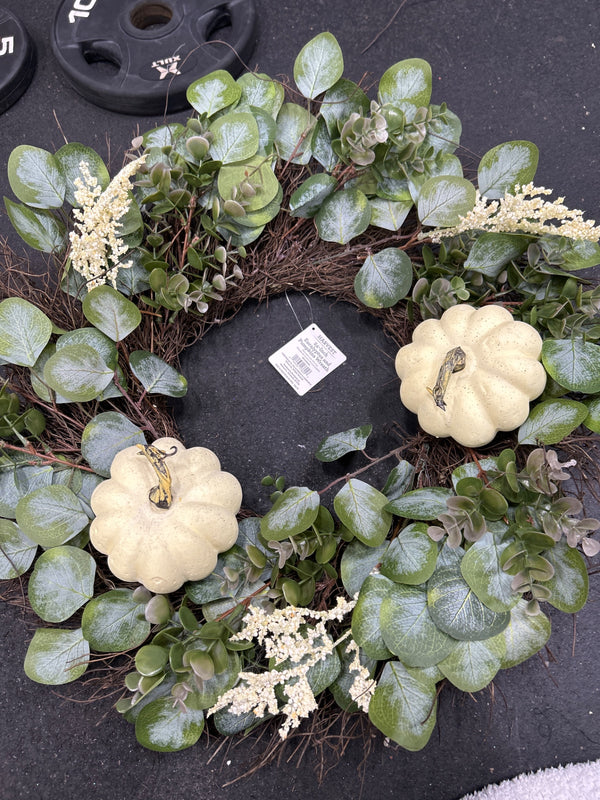 24IN EUCALYPTUS AND PUMPKIN WREATH