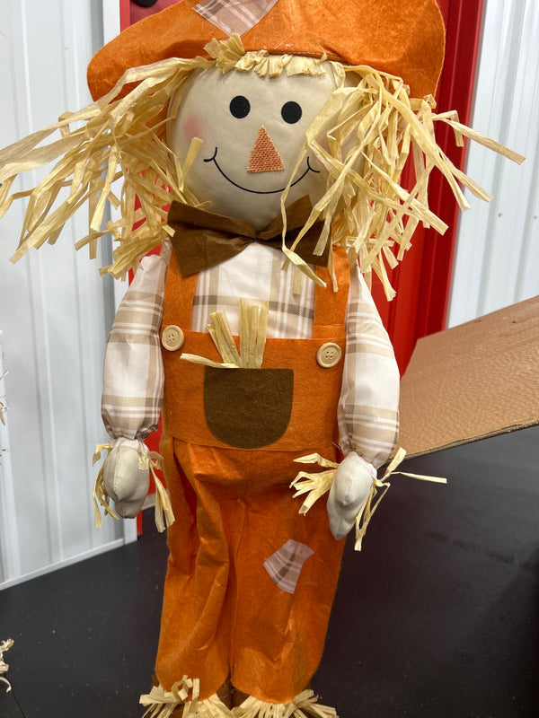 FLOOR SCARECROW